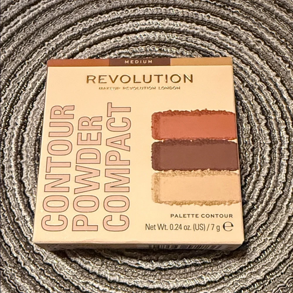 10/$25 Revolution Contour Powder Compact - Medium
